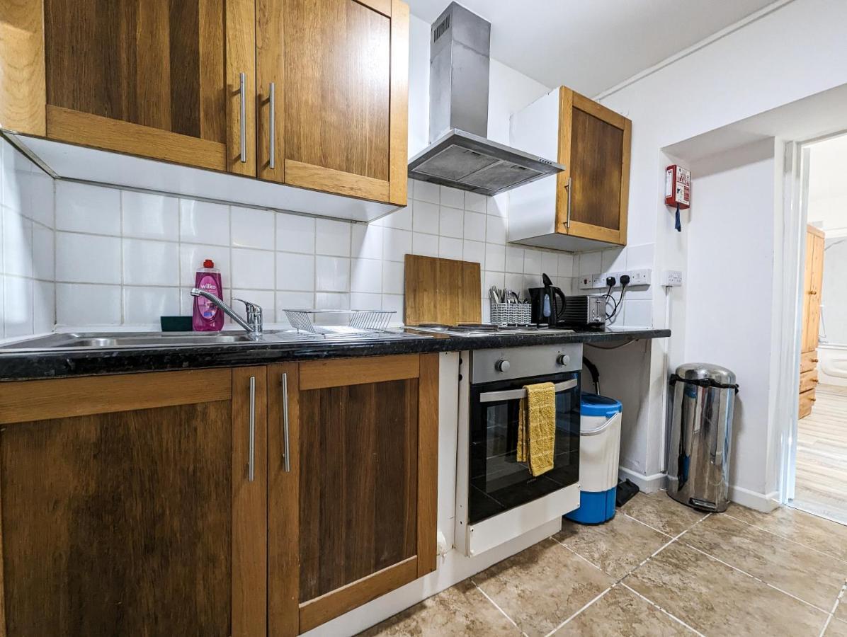 Cozy Central Apartments - With Private Kitchens & Bathrooms Portsmouth Ngoại thất bức ảnh