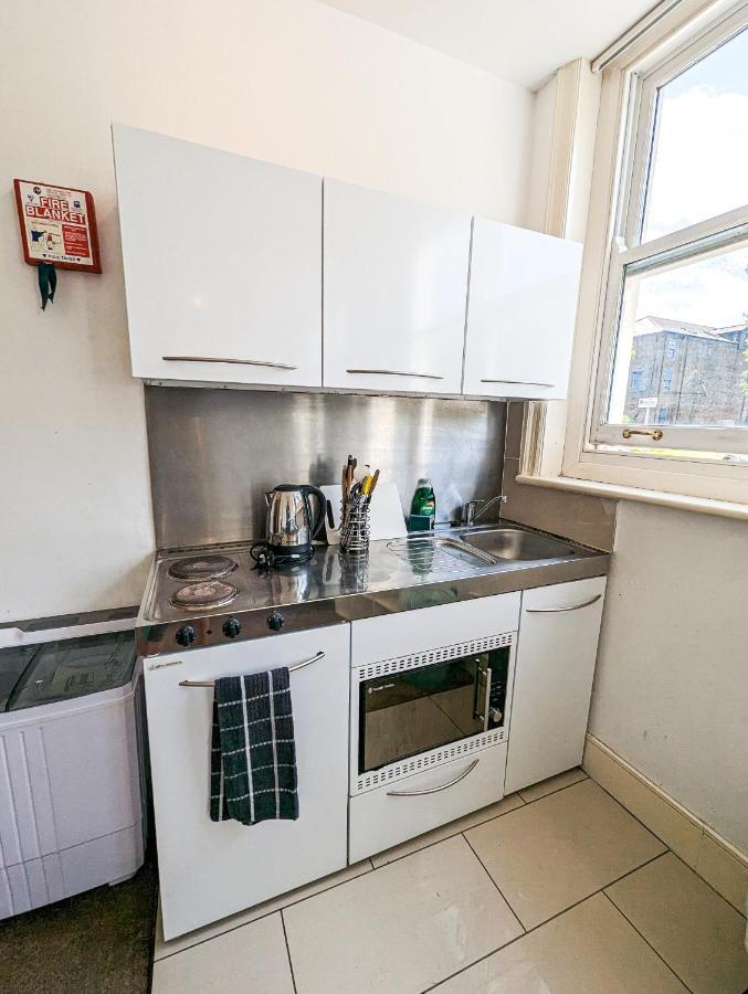Cozy Central Apartments - With Private Kitchens & Bathrooms Portsmouth Ngoại thất bức ảnh